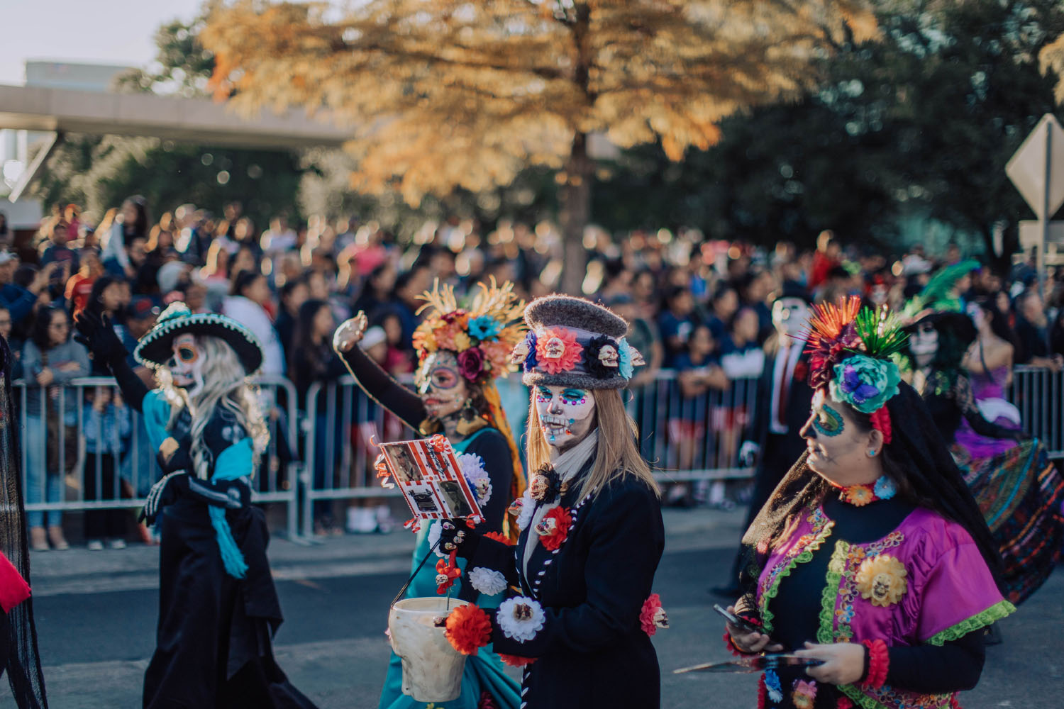 [Photos] Dallas' FirstEver Dia De Los Muertos Parade. Central Track